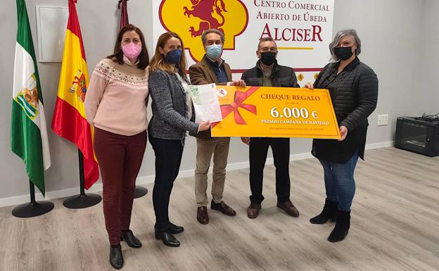 Momento de la entrega del premio.