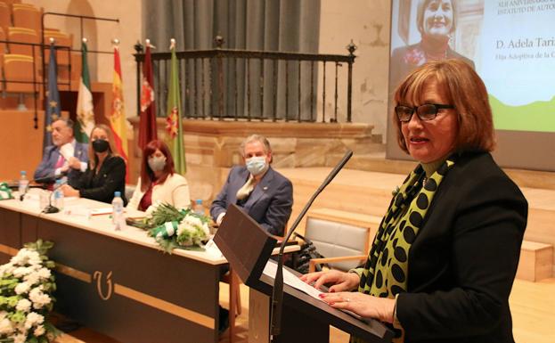 Imagen principal - Adela Tarifa, Juan José Almagro y Jesús Maeso.