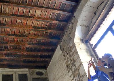 Imagen secundaria 1 - Asistentes al acto de presentación.