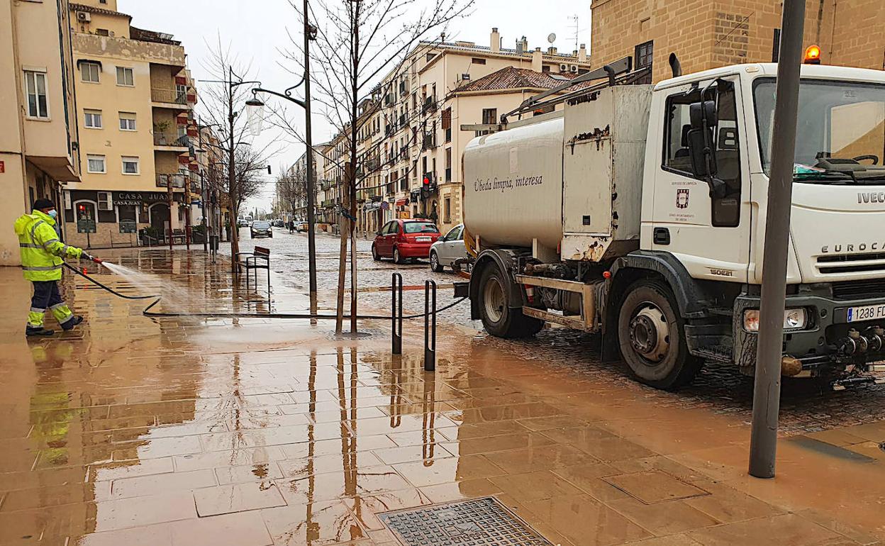 En marcha un dispositivo especial de limpieza tras los efectos de la calima