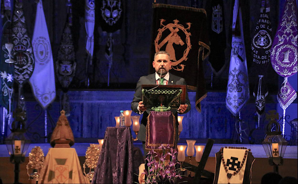 Manuel Madrid pregonó la Semana Santa destacando la importancia de «estar, ser y creer»