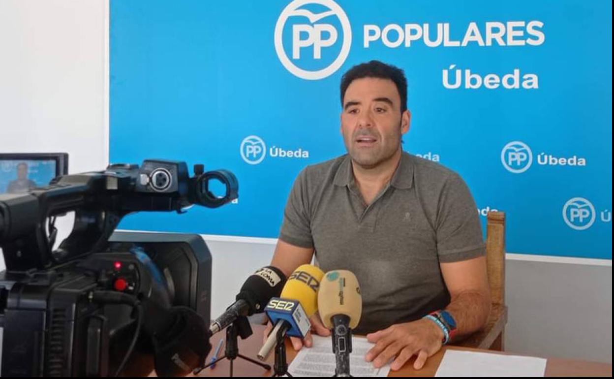El PP critica la suciedad, el abandono de los jardines y el nulo mantenimiento de calles