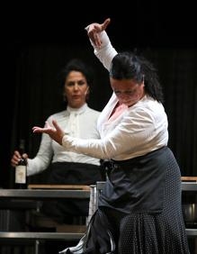 Imagen secundaria 2 - Clase con Macarena Ramírez, presentación del poemario y 'Flamenco entre fogones'.