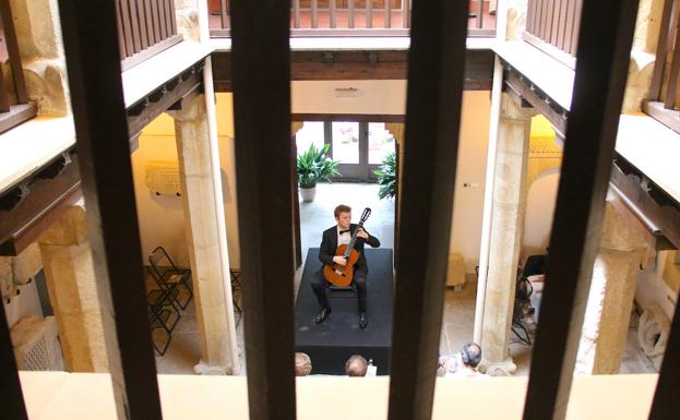 Leonard Becker en el Museo Arqueológico.