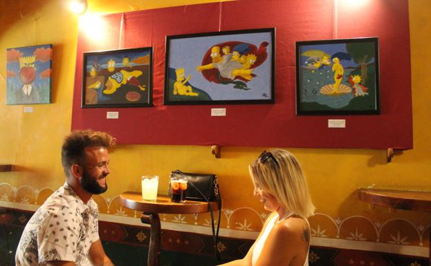 La Tetería acoge una exposición sobre los Simpson del artista ubetense Chus Raya