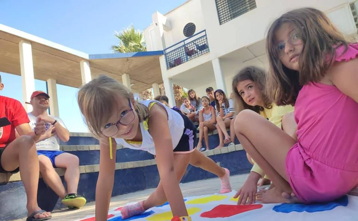 Menores disfrutando del campamento