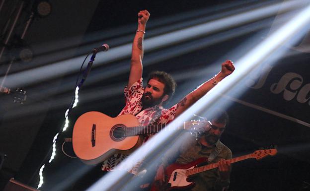 Imagen principal - El Canijo de Jerez, teatro con Josema Yuste y Santiago Urrialde y 'La maleta de mi abuela'.