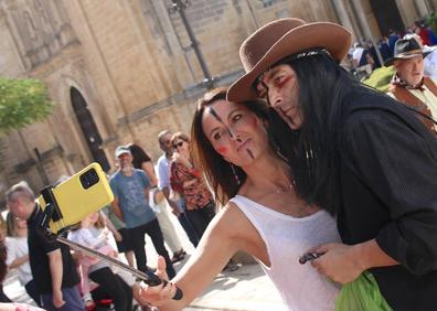 Imagen secundaria 1 - Premio a Yeyo Balbás y recreaciones.