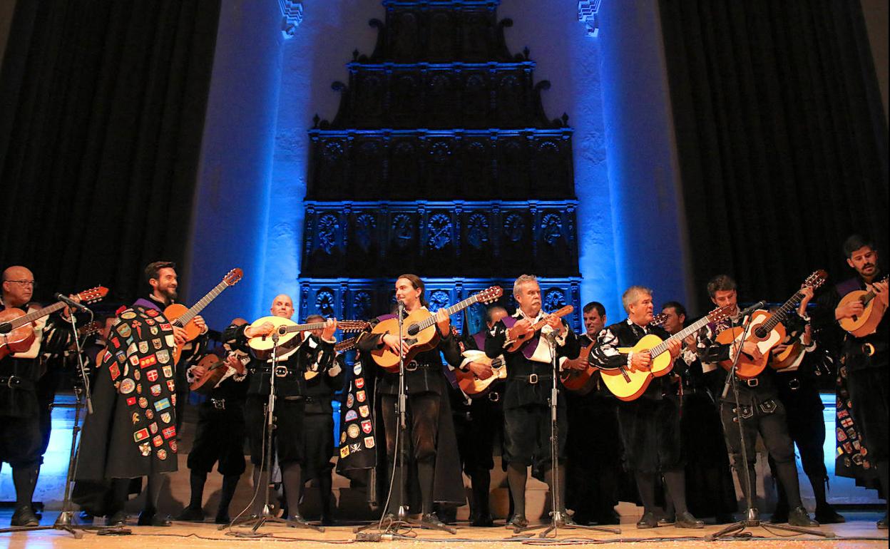 La Tuna de la UNED celebró su 25 aniversario durante el Certamen 'Andrés de Vandelvira'