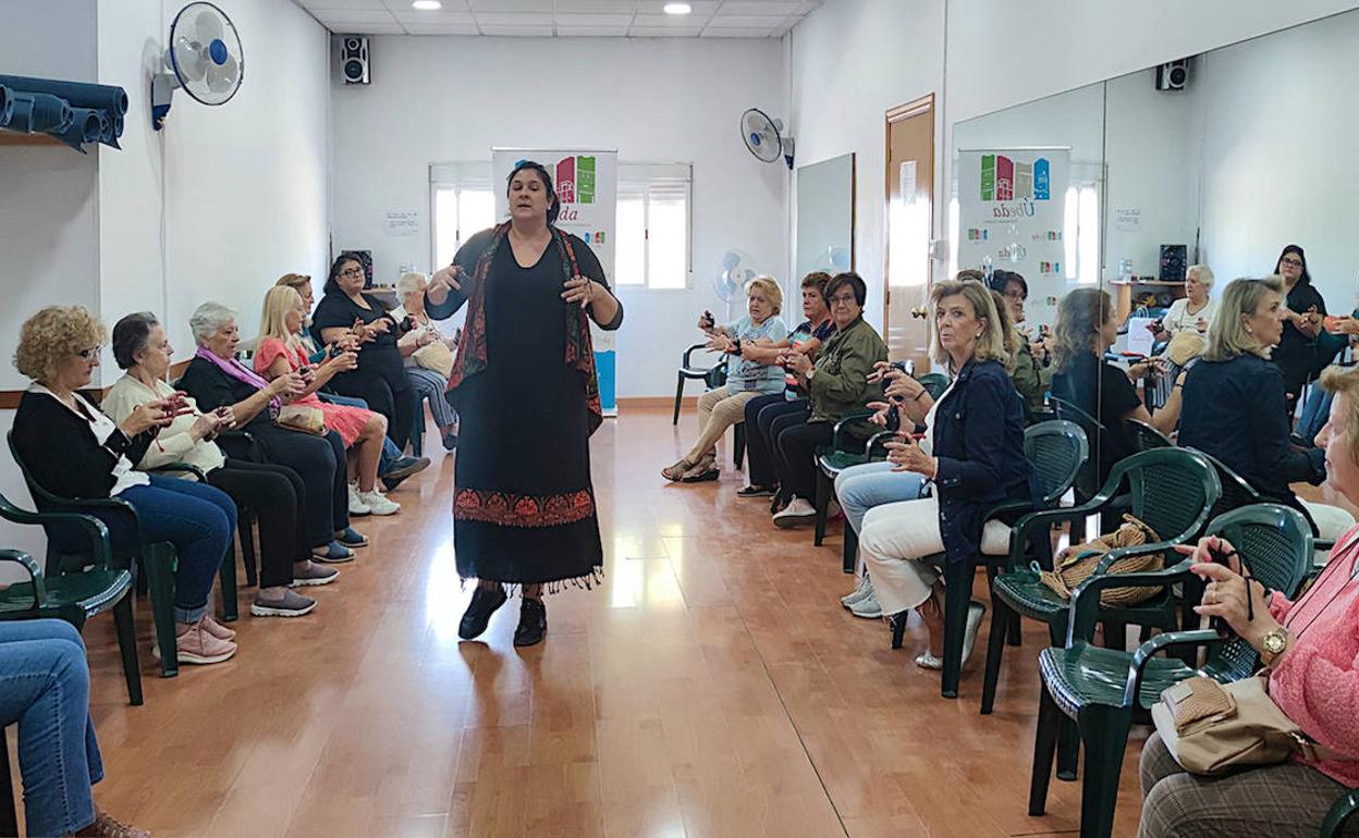 El área de Participación Ciudadana impulsa un taller sobre castañuelas