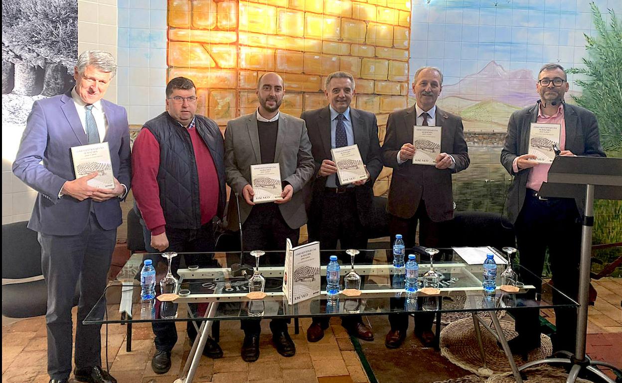 José Vico reúne su experiencia en el libro 'Cómo gestionar una almazara paso a paso'