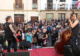 Ambiente durante una de las actuaciones en directo.