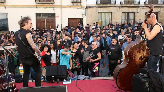 Ambientazo en la Cruz de Hierro por el veinticinco aniversario de La Tetería