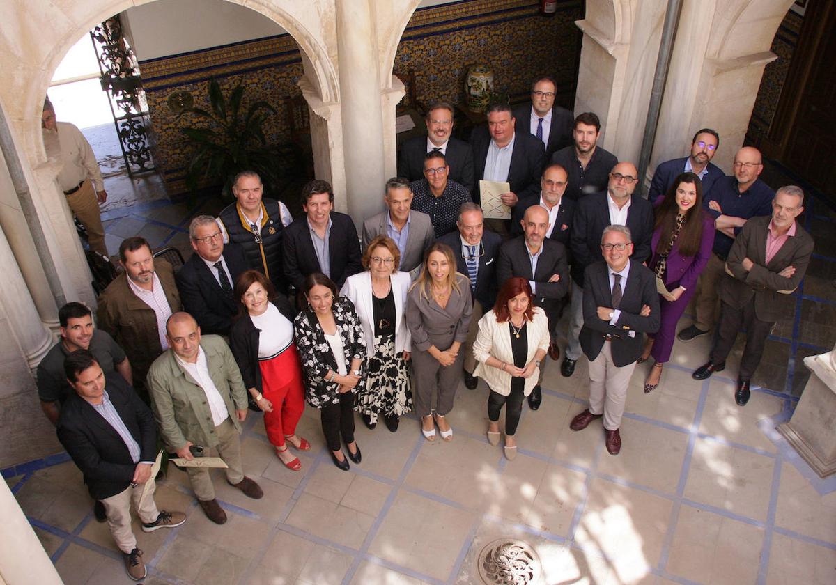 Foto de familia de los patrocinadores y colaboradores.