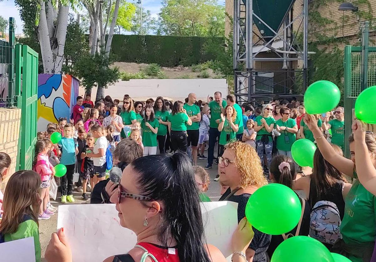 Nueva concentración para reivindicar una segunda unidad de Infantil en el Juan Pasquau