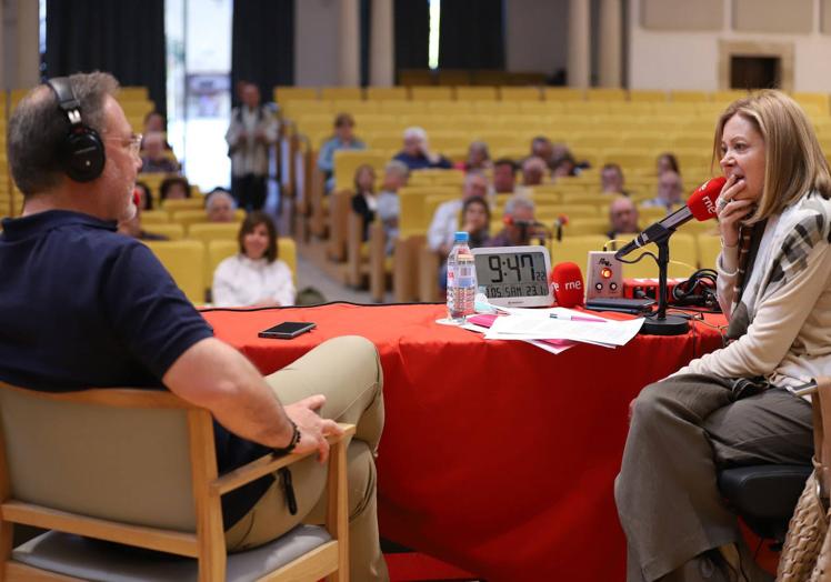 Imagen principal - Albert Boadella recibió la Medalla de Oro del Festival de Música y Danza