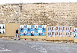 Cartelería de los candidatos que concurren en Úbeda.