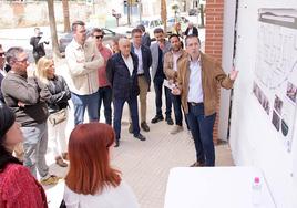 Presentación del proyecto ante la fachada.