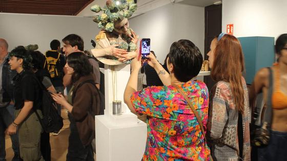 El alumnado de la 'Casa de las Torres' ofrece una exposición con motivos vegetales