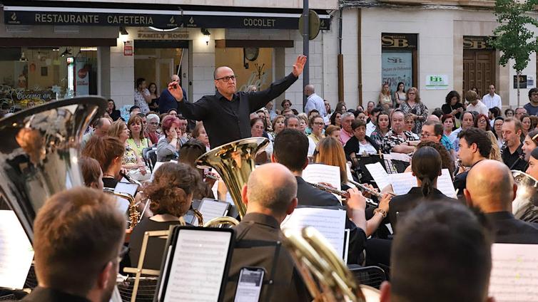 La Agrupación Musical Ubetense sacó a la calle conocidas bandas sonoras de películas de animación