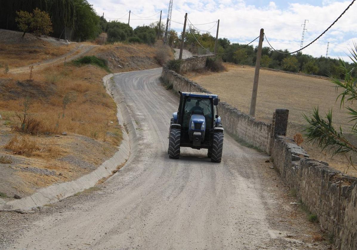 Javier Gámez subraya los 500.000 euros de inversión en arreglos de caminos rurales