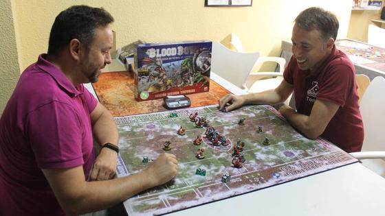 Doble Uno defiende los juegos de mesa como una forma de ocio alternativa e intergeneracional