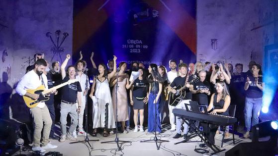 Dani Miralles y Ángela González ganaron el concurso de canción de autor 'Sabina por aquí'