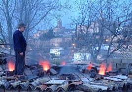 Melchor Tito padre la última vez que el horno fue encendido, hace quince años.