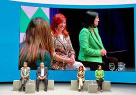 Mesa redonda en la que intervino la alcaldesa.