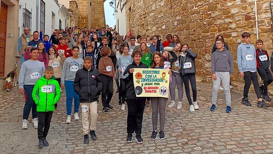 El alumnado del Francisco de los Cobos caminó para luchar contra la leucemia infantil