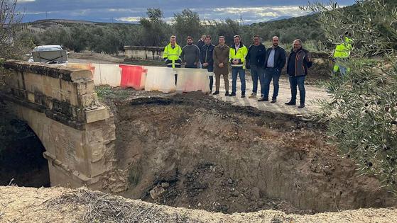 Comienza la reparación del puente sobre el arroyo Valdeolivas