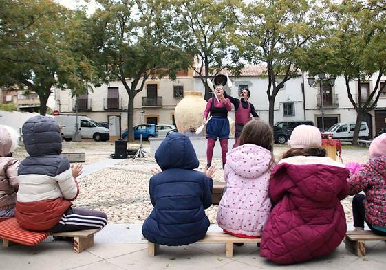 Espectáculo en la plaza de los Olleros.