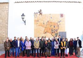 Foto de familia tras la inauguración.