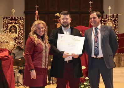 Imagen secundaria 1 - Juan José Santisteban Moya, presentador, y Juan Ángel López Martínez, autor del cartel.