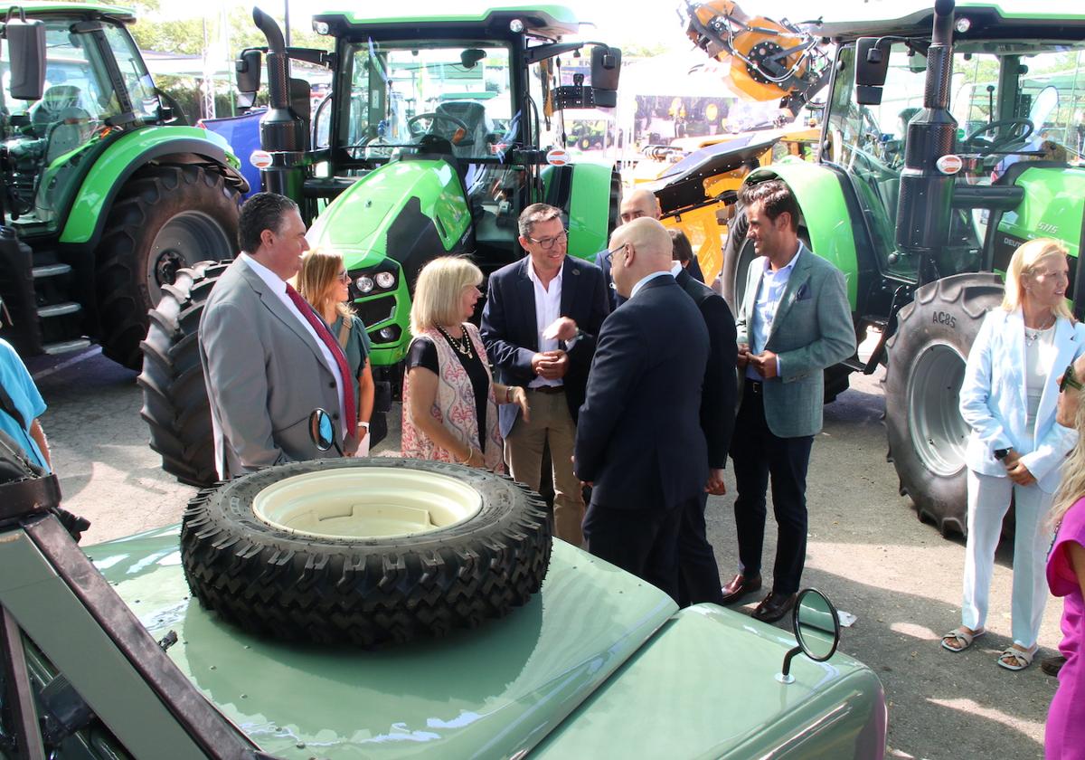 Autoridades en la inauguración de la Feria.