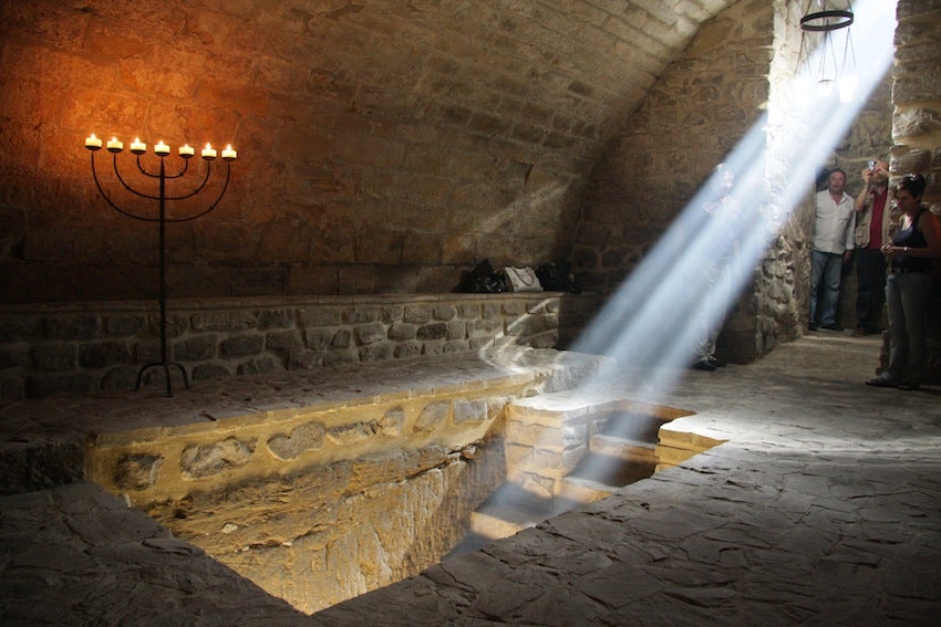 La magia de la Sinagoga del Agua en el solsticio de verano