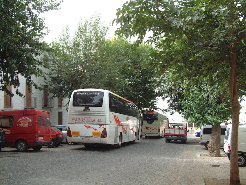 Desacuerdo con la propuesta de Alciser sobre los autobuses turísticos