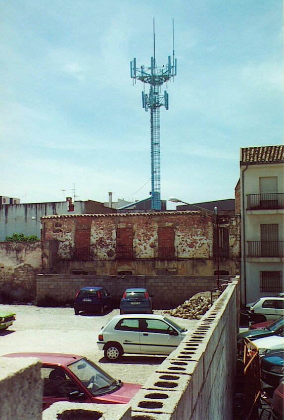 JUEVES 26 DE JULIO DE 2001: Recogida de firmas para la retirada de las antenas