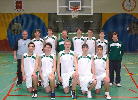 El equipo cadete masculino de baloncesto del Úbeda Viva, en el campeonato de Andalucía