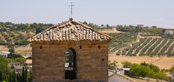 Tejas con nombre propio para empezar la iglesia por el tejado