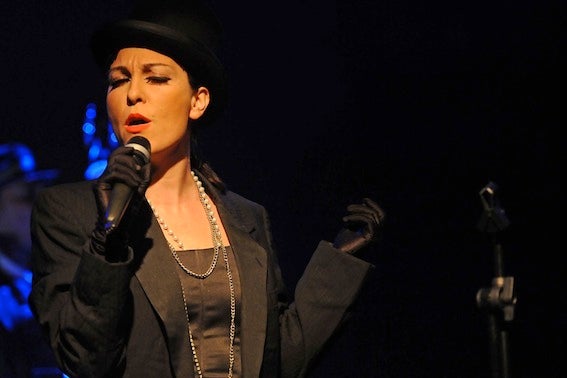Concierto de la actriz y cantante de origen italiano Alessia Desogus, hoy en La Copla