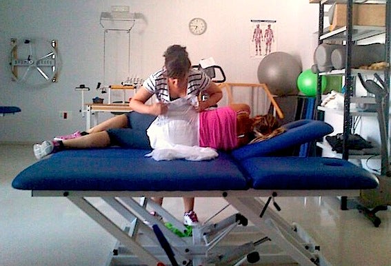 El hospital imparte un curso de cuidadoras a mujeres en situación de exclusión social