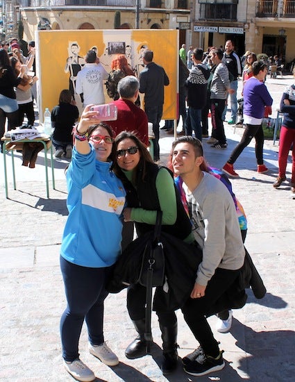 Murales de los alumnos de la Escuela de Arte claman contra la desigualdad de género