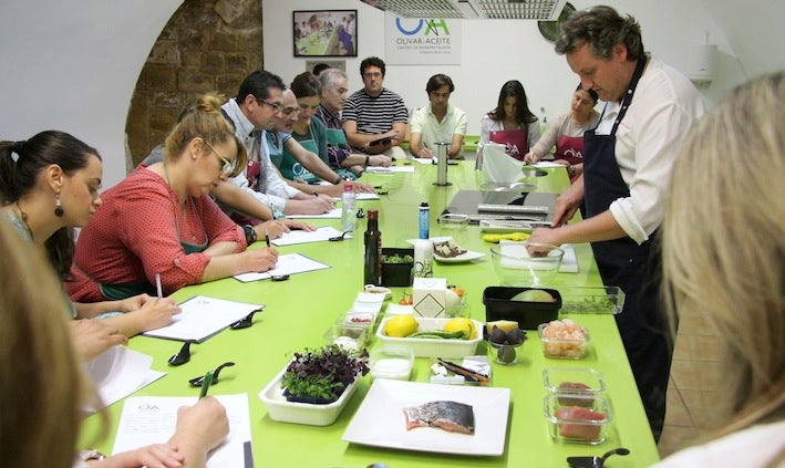 Taller de cocina sobre tartar, ceviche y carpaccio en el Centro Olivar y Aceite