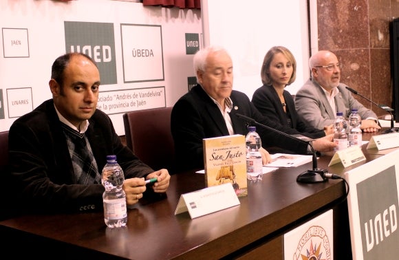 Vicente Ruiz presentó ayer en Úbeda 'Las aventuras del navío San Justo. España entre dos siglos'