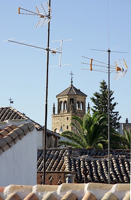 El TSJA rechaza suspender la ejecución de la sentencia que declara nula la adjudicación de TV locales