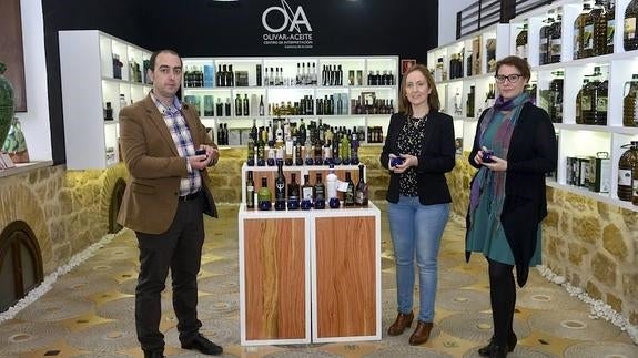 Javier Gámez, Soledad Román y Mercedes Uceda.