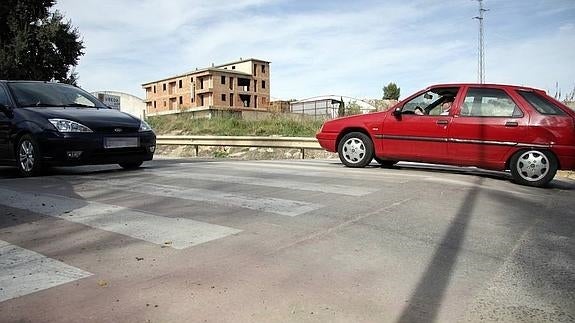 Uno de los badenes o pasos de peatones en resalto.