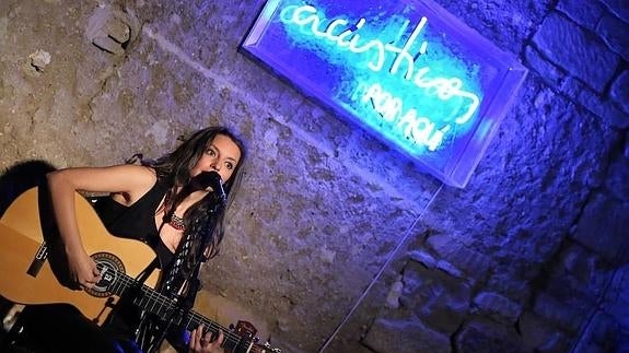 La ubetense Sara Ráez durante su concierto en San Lorenzo.