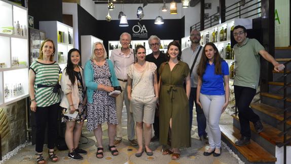 Periodistas canadienses en el Centro Olivar y Aceite de Úbeda.